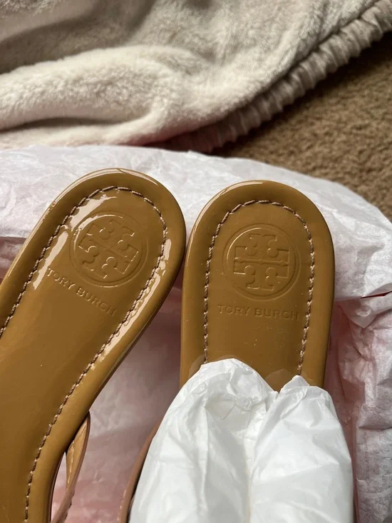 Tory Burch Miller Patent Sandals in Sand NIB - Picture 4 of 13